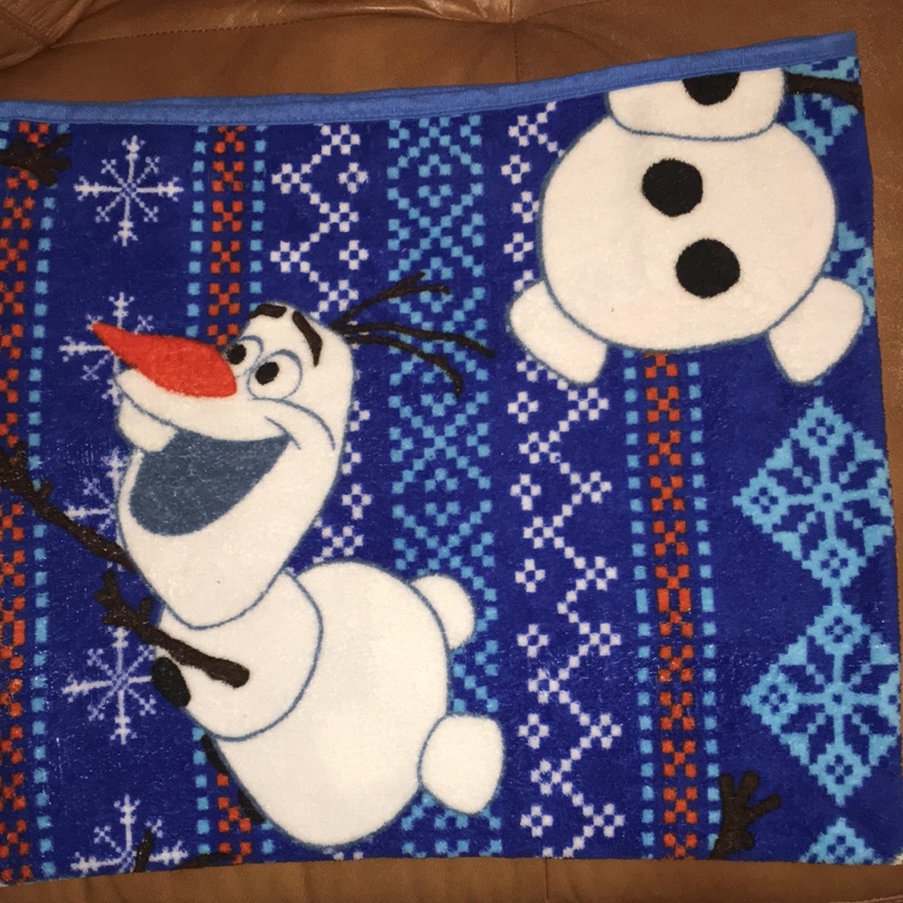 NWOT Fleece Blanket 41”x49” Olaf Frozen theme